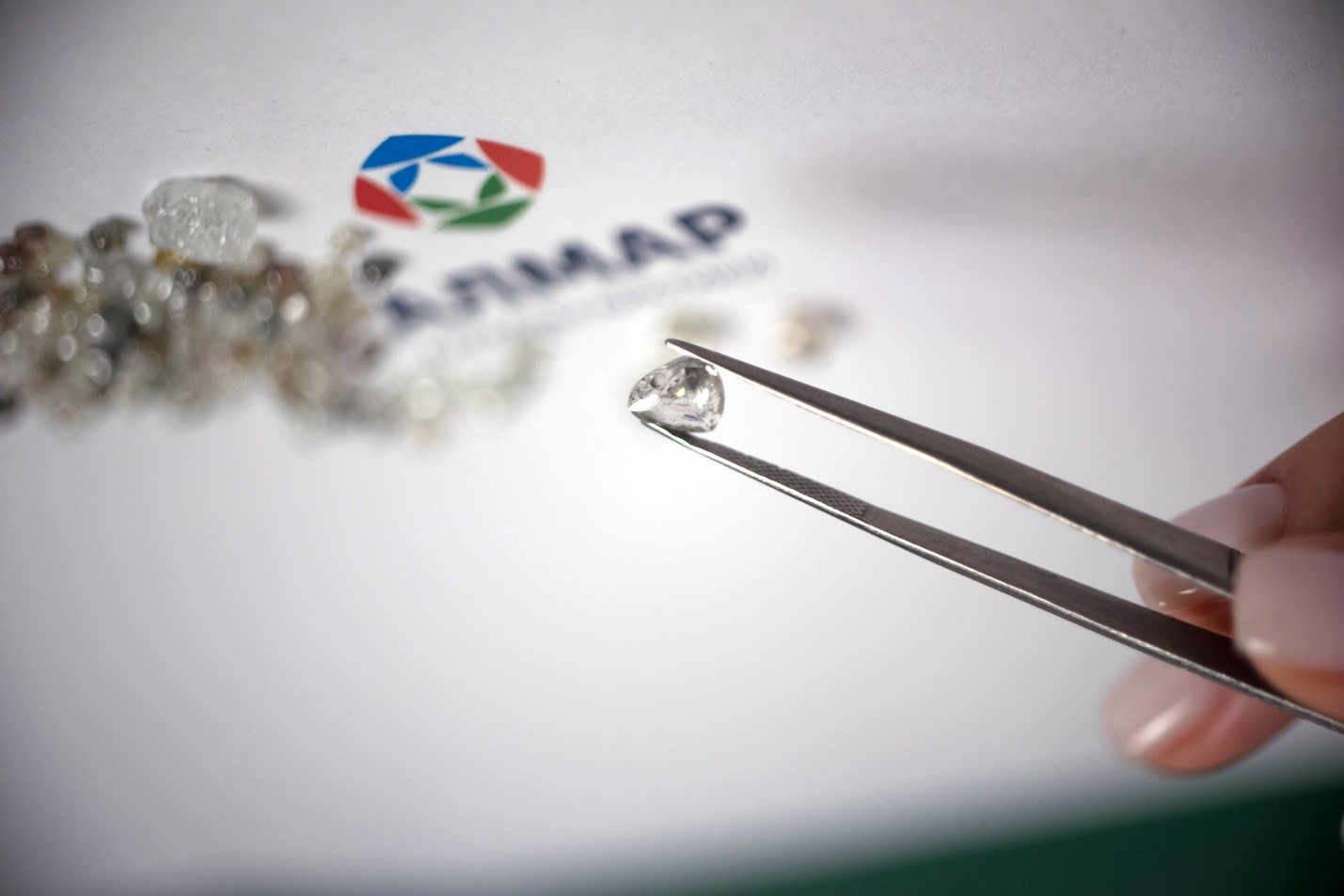 ALMAR significantly increased the level of knowledge of its mineral base and presented samples of extracted diamonds